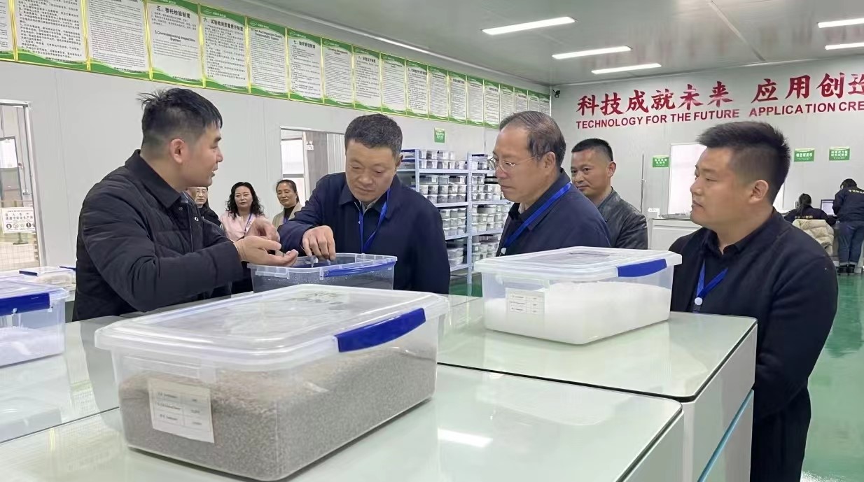 鄢陵县政协主席阎宏伟带领部分政协委员 调研企业电子游戏官网试玩创电子游戏平台试玩工作